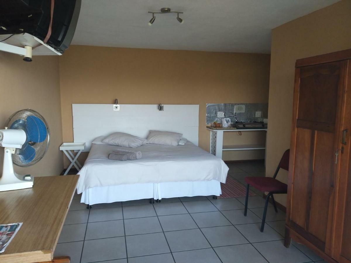 Columbus Guest House Mbombela Exteriör bild